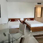 Estudio En Occidental De Puerto Banus 马尔韦利亚